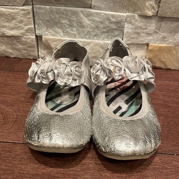 Michael Kors Rosie Shoe - Picture 3 of 8